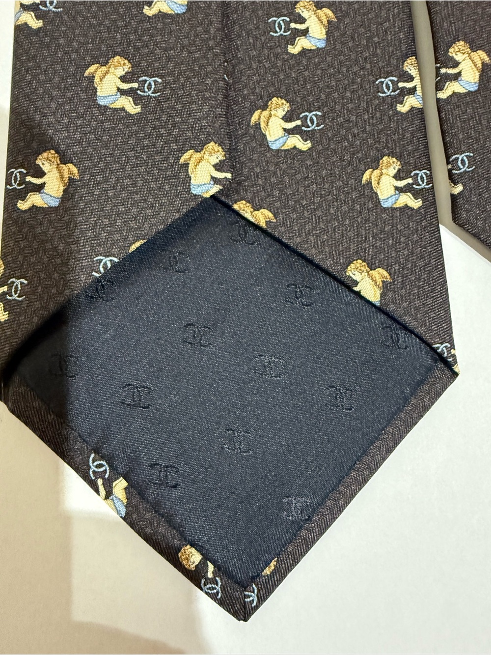NWOT Vintage CHANEL Paris Silk Tie Rare Cherub Angel CC Logo Print Brown Itally - Picture 4 of 7